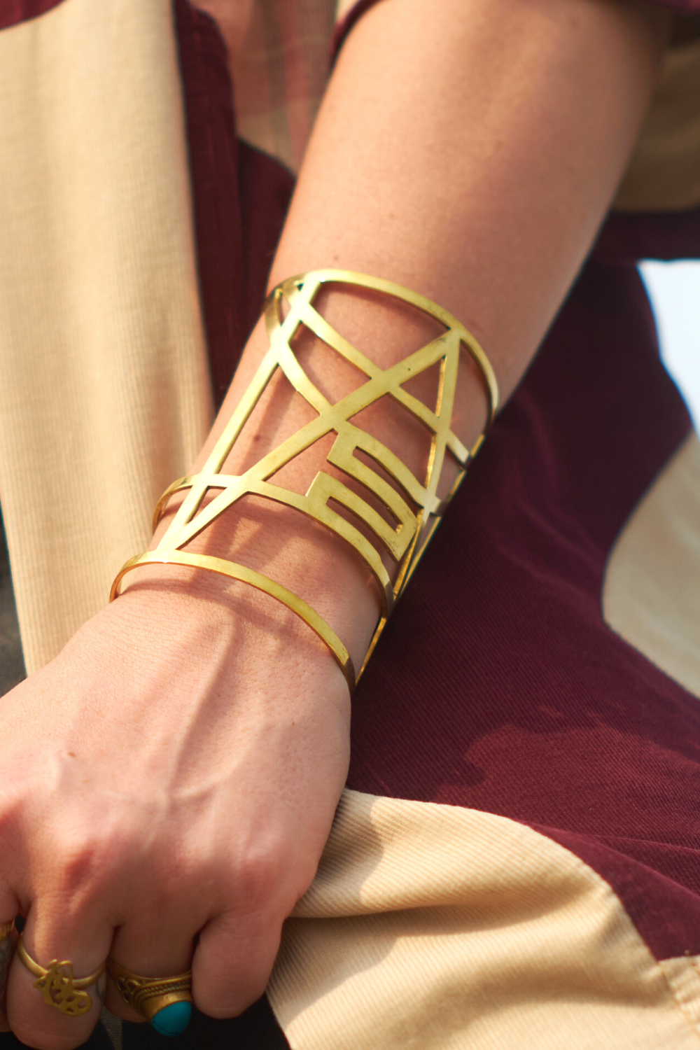 Under arm cuff bracelet
